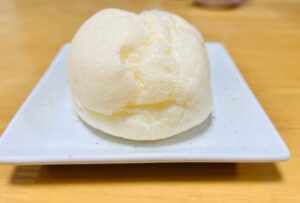 セブンイレブンのまっしろゆきもこ濃厚みるくクリーム