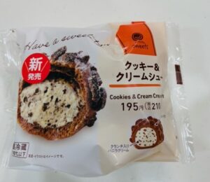 ファミマのクッキー＆クリームシュー