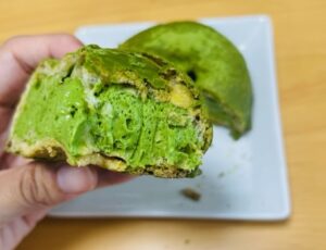 ローソンのお抹茶クッキーシュー