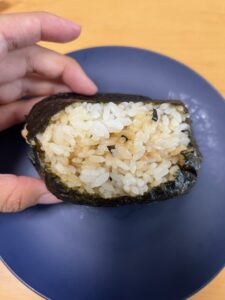 ローソンの47％増量盛りすぎチャレンジチャーシューマヨネーズおにぎり